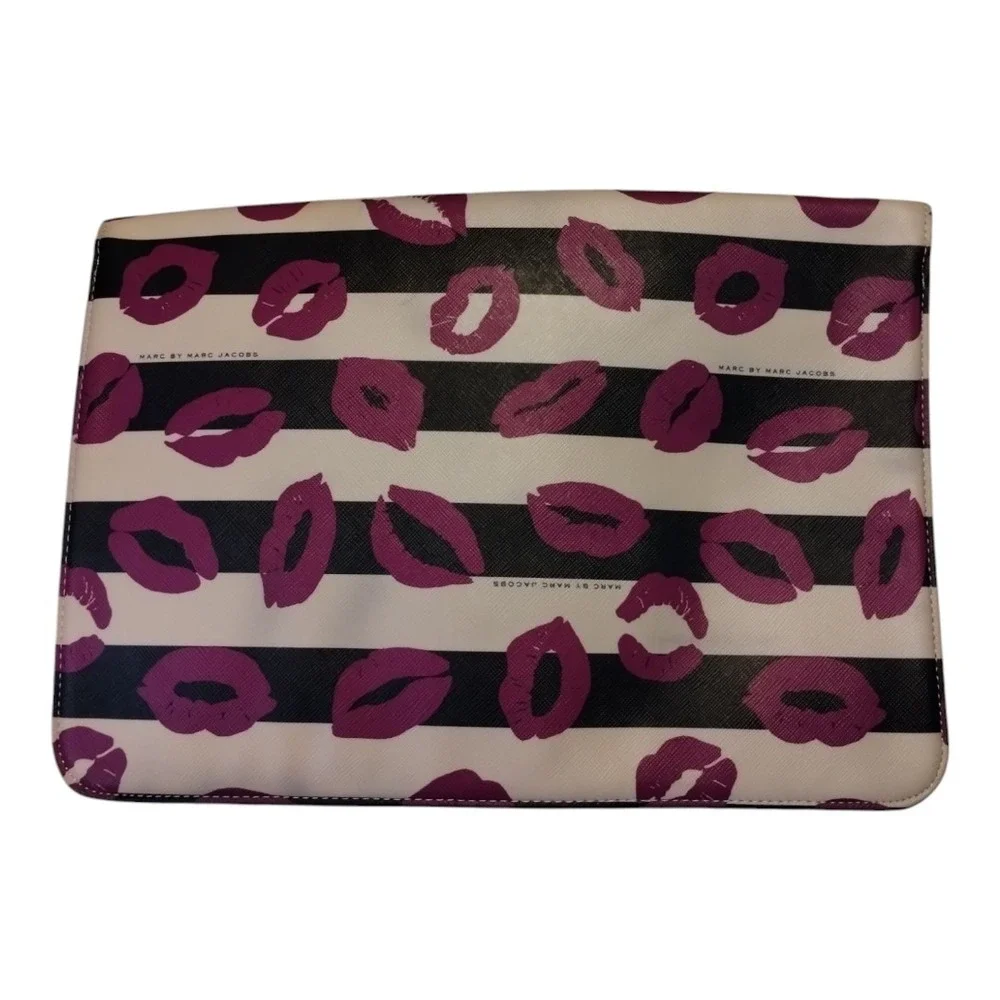 MARC BY MARC JACOBS Lip iPod Protective‎ Sleeve Mini Purse Clutch Computer Case